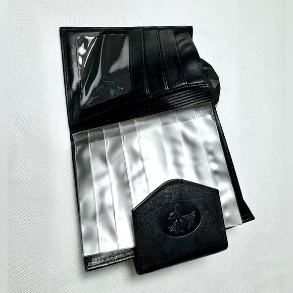 Black Leather Wallet with Embossed Logo Julia Buxton - Picture 6 of 12